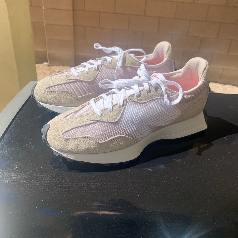 New Balance Women’s Pink, Cream & White Retro Runner Sneakers (New Never Worn )